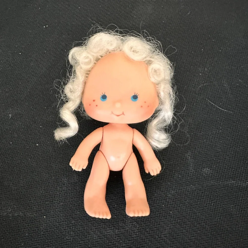 Vintage Kenner Strawberry Shortcake Apricot Doll White Curly Hair Blue Eyes 80s